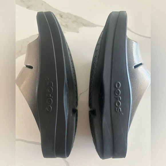 OOFOS OOahh Luxe Slides- Latte Metallic- Slip on Recovery Slides- Women’s 5 - Picture 6 of 6